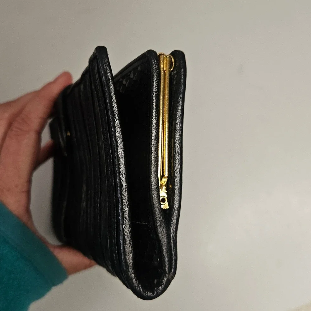 Vintage Black Metallic Snakeskin Stripe Kiss Lock‎ Bifold Wallet Gold